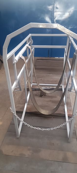 Sprzedam klatkę poskrom do korekcji bydła