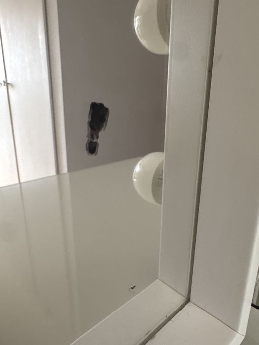 Esperlho com iluminacao ikea