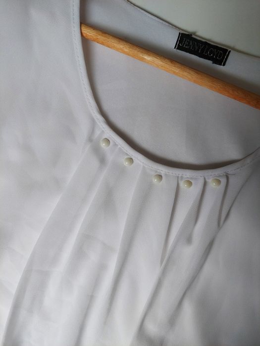 Biała bluzka damska z koralikami