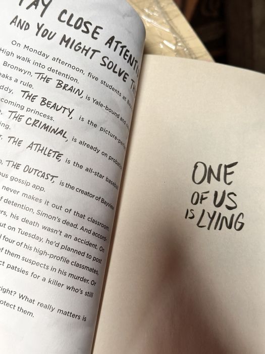 Livro One of us is lying