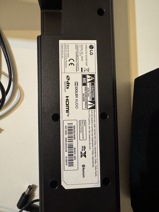 LG Wireless SoundBar SN4R z głośnikami satelitarnymi