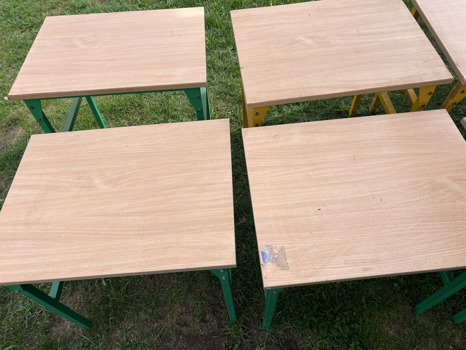 Ławki szkolne zielone i żolte