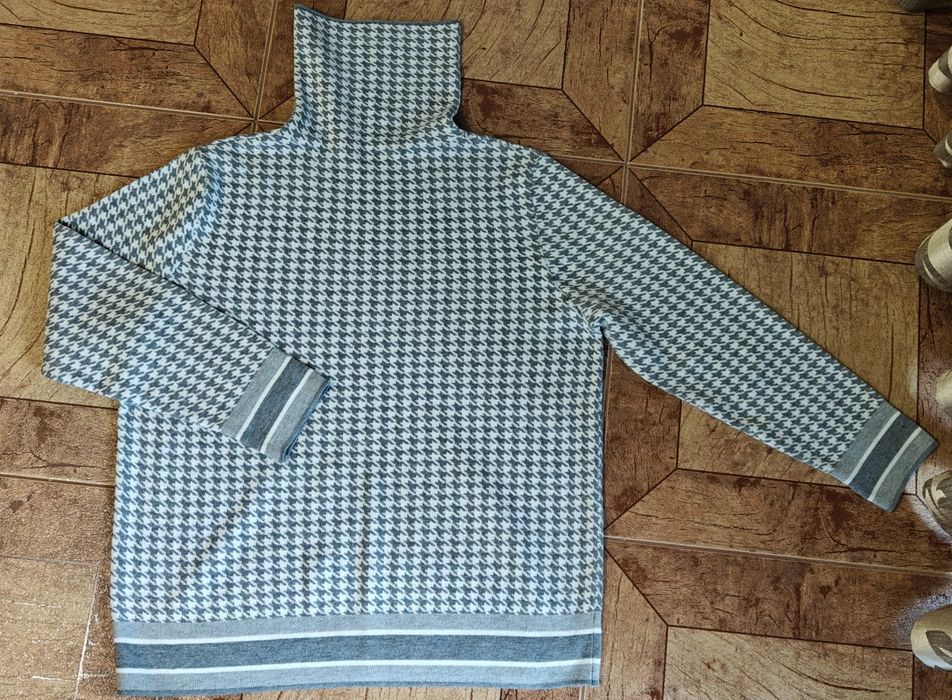 Жіночий светр L-XL