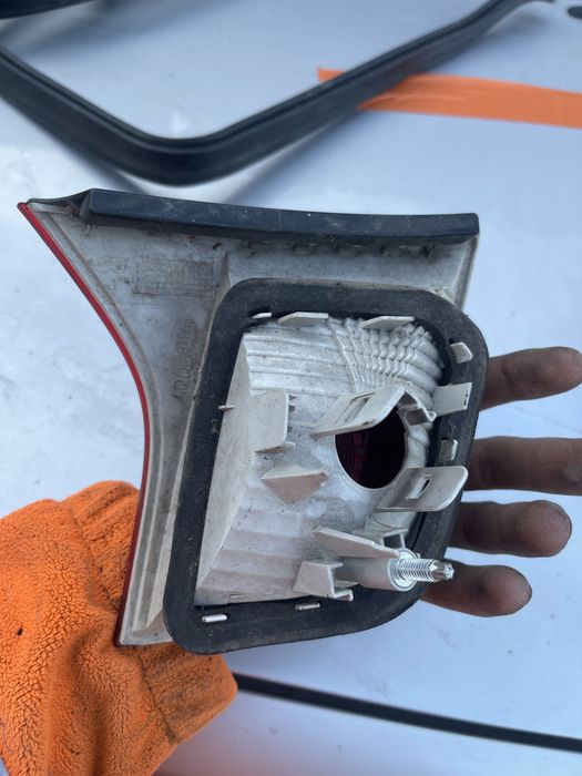 Стопи кришки багажника audi a4b7