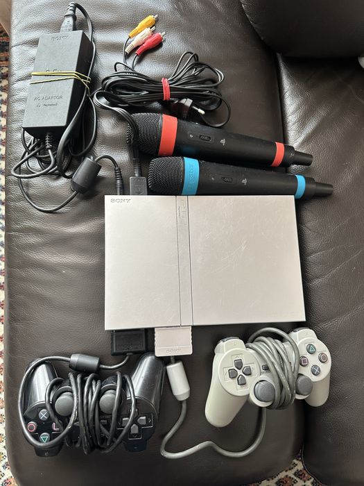 Продам ігрову приставку в комплекті