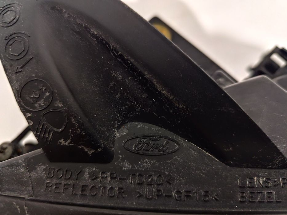 Farol Ford focus mk2 2007