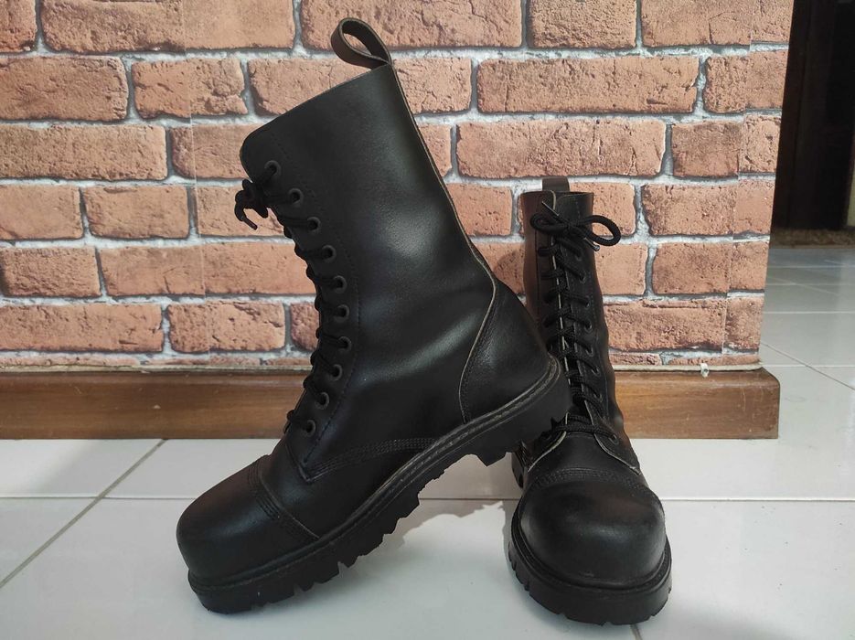 Botas em  biqueira de aço