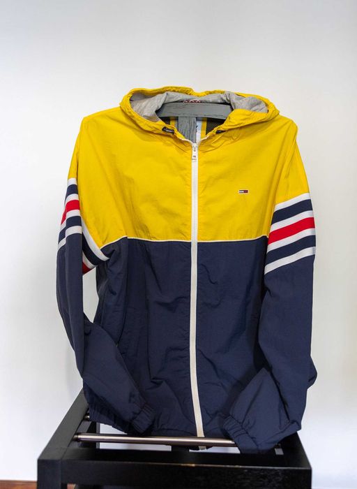 Casaco impermeável Tommy Jeans em excelente estado. Como novo.