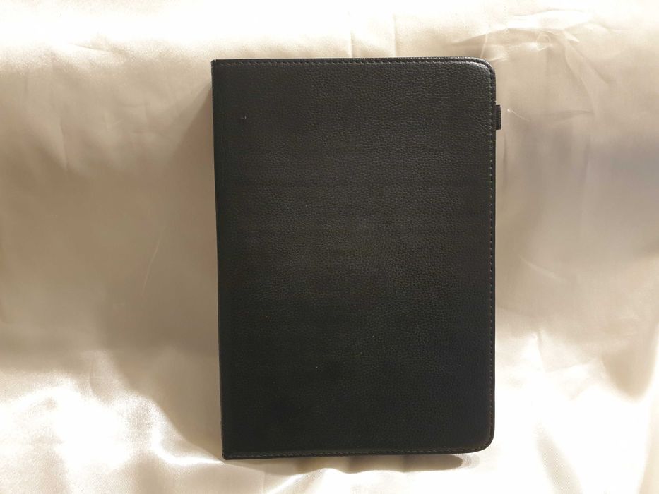 Capa preta articulada universal para Tablets de 11" a 12" de diagonal