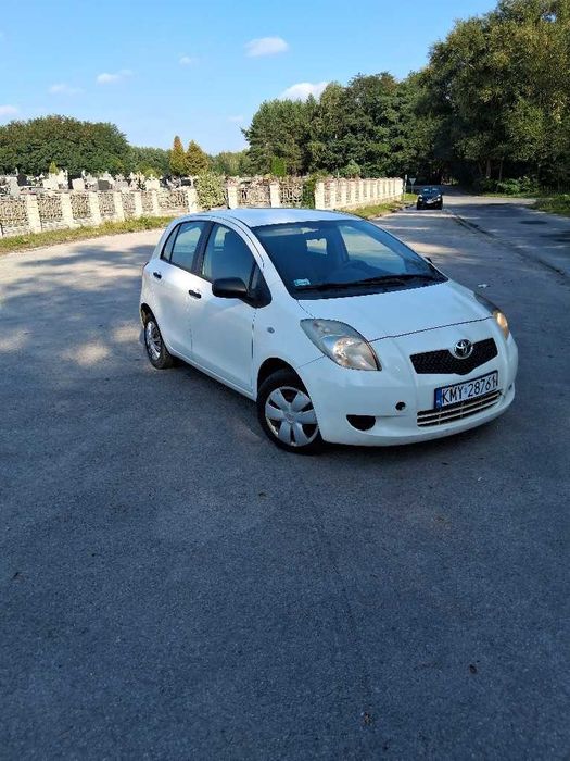 Toyota Yaris.   2008r   1.0