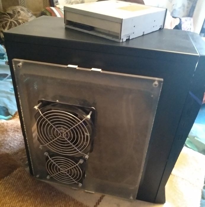 Корпус для ПК з 3-мя, вент-ми, прозрачным оргстеклом от монитора