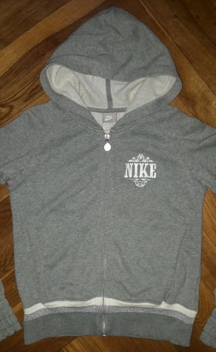 Szara rozpinana bluza z kapturem Nike | Rozmiar L | Ozdobne detale