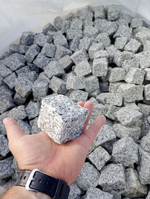 Kostka granitowa, palisada, słupki graniczne