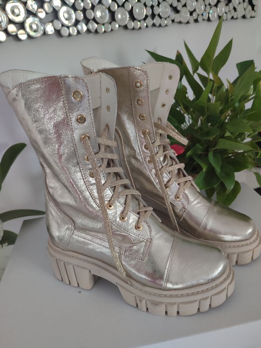 Eleganckie workery złote z ozdobami kolory naturalna skóra