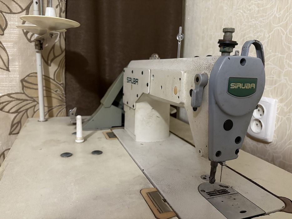 Швейная машинка SIRUBA