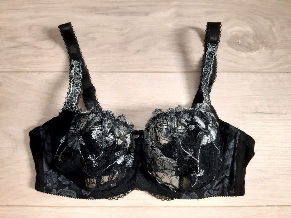 Czarny stanik koronkowy