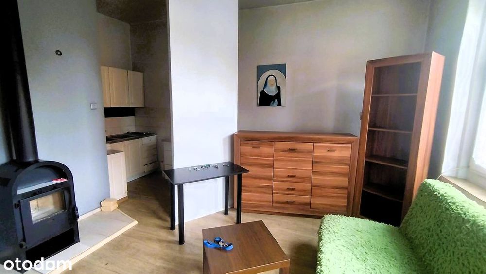 Tania kawalerka do odświeżenia z KW