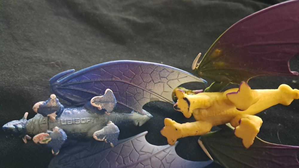 2 Miniaturas de Dragões Ubisoft Battle of Giants - Raro