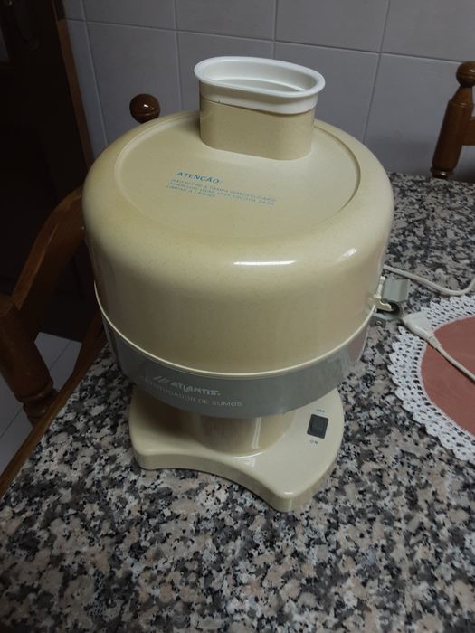 Centrifugadora para sumos estado nova vista por dentro e por fora
