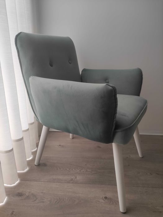 Ótimo estado! cadeira e banco comprido com arrumação