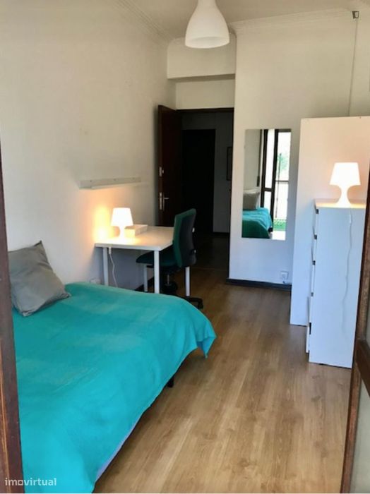 Quarto - localizado em Sete Rios Lisbon