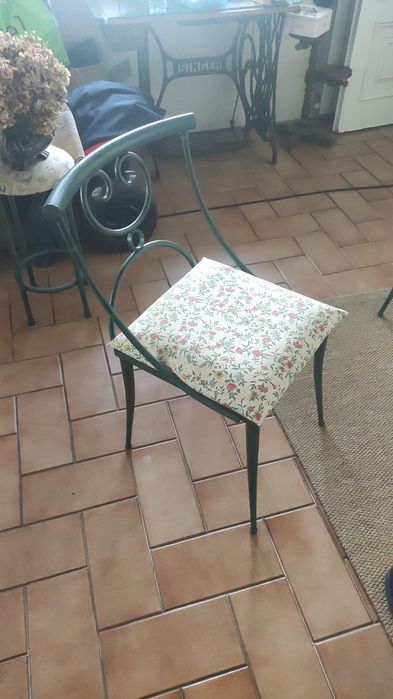 Vende-se mesa e 6 cadeiras