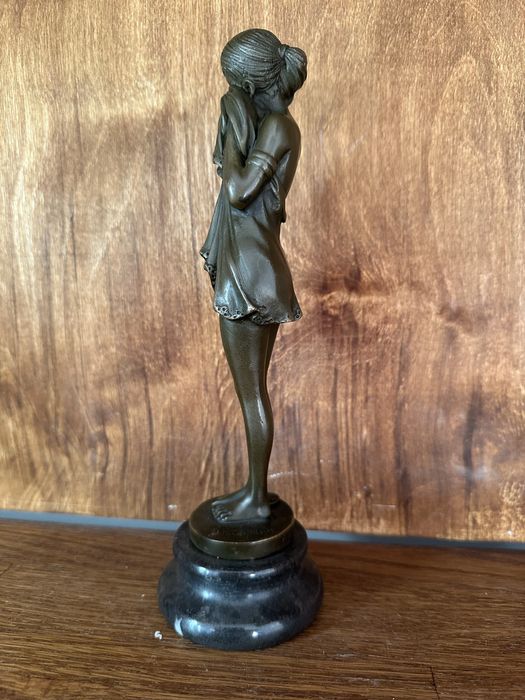 Дівчинка, що плаче … Бронза . D.H.Chiparus Скульптура відомого майстра