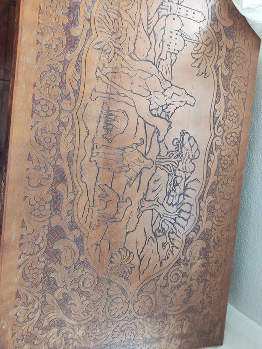 Arca de madeira trabalhada