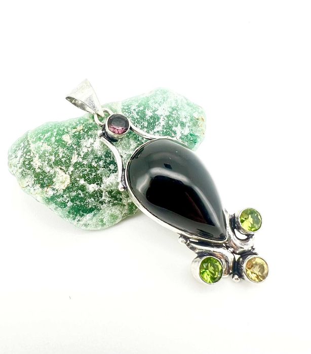 Unikatowy wisiorek z kamieniem naturalnym onyks, peridot, cytryn, ametyst