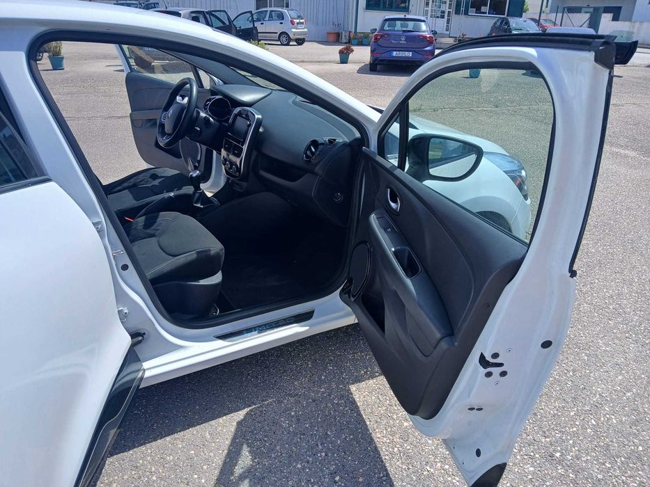 Procura automóvel? Escolha com Confiança. Stand de Carros Usados e Seminovos. Vendemos viaturas de qualidade para todo o país. Visite-nos em Coimbra!