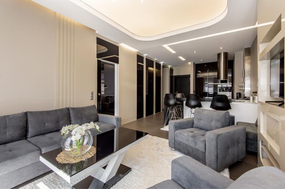 Romantyczny wieczór JACUZZI, rocznica ozdobiona pięknymi dekoracjami