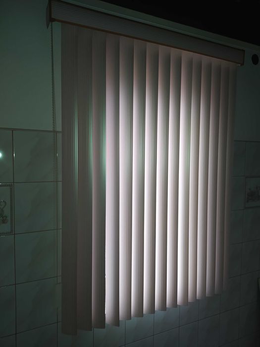 Roleta okienna pionowa szer.120 wys.160. Cana za dwie sztuki.