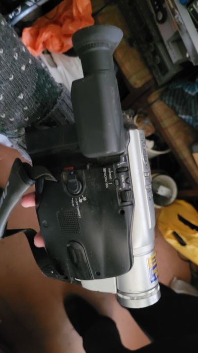 Продам  видеокамеру JVC