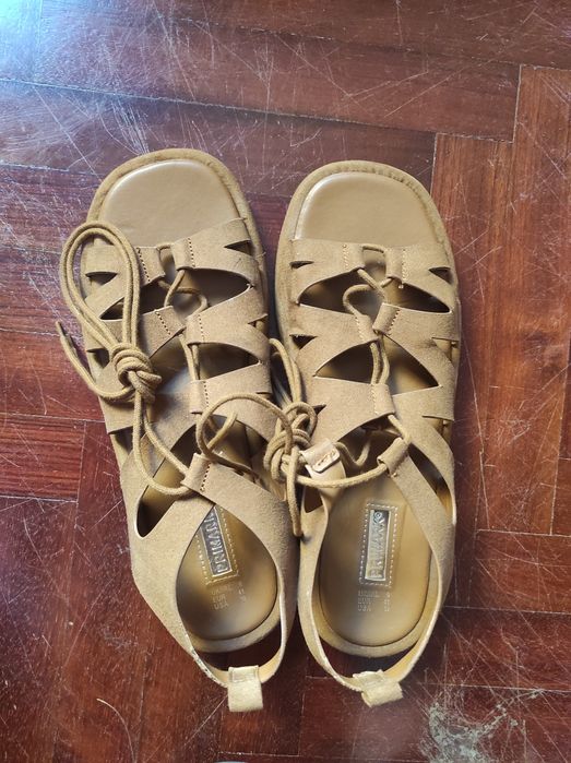 Sandálias novas tamanho 41