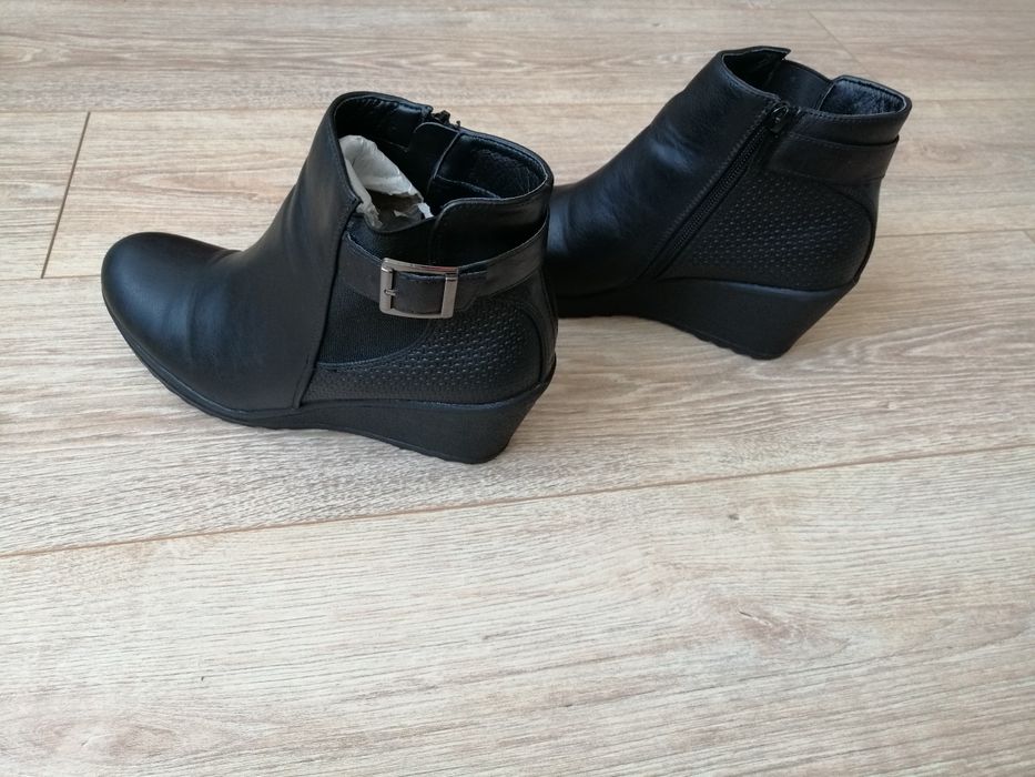 Buty na koturnie botki czarne r 39