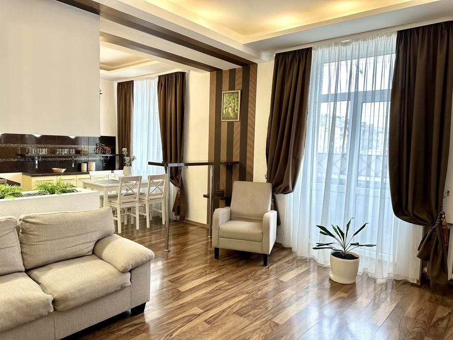 NAVIT апартаменти з кавомашиною в центрі, вид на Драматичний театр.