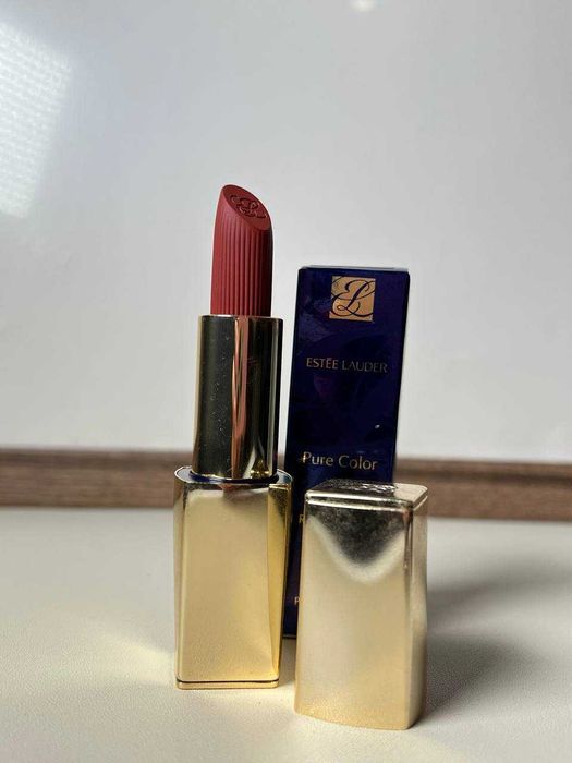 Губна помада Estee Lauder Pure Color