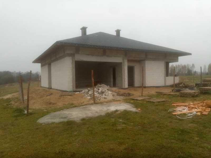 Działka z domem w stanie surowym – sprzedam