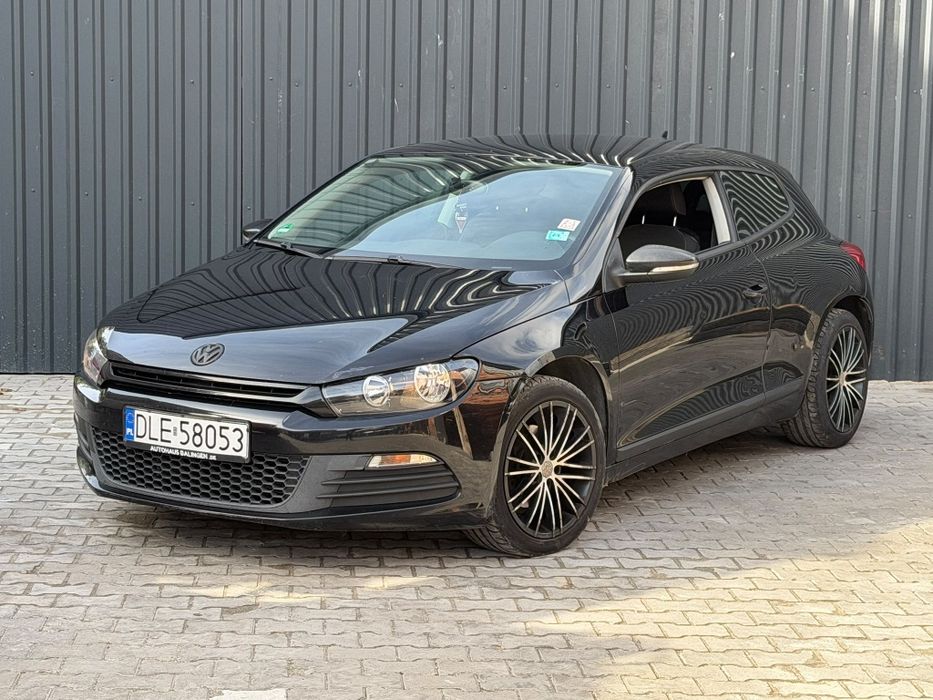 Sprzedam Volkswagena Scirocco z 2011 roku.