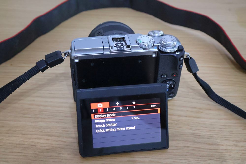 Canon EOS M6 + EFM 15-45mm