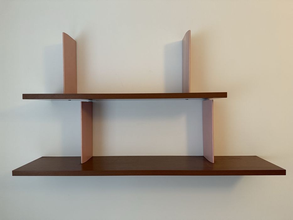 Secretária com prateleiras