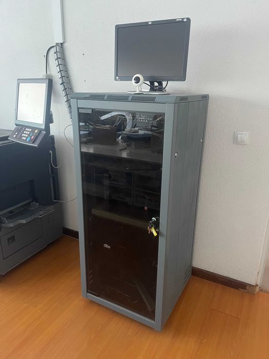 Bastidor informático com rodas - Cinza antracite