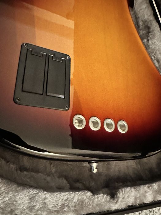 Baixo Fender American Ultra II Precision MN Ultraburst (USA)