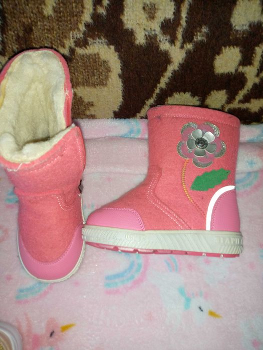 Сапожки для девочки зима 25 разм.(НОВЫЕ) Турция. В подарок сумочка