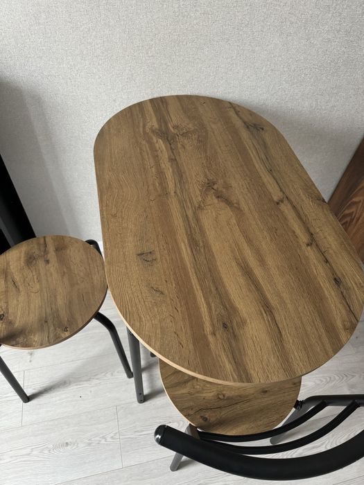 стіл та стільці кухонні Jysk