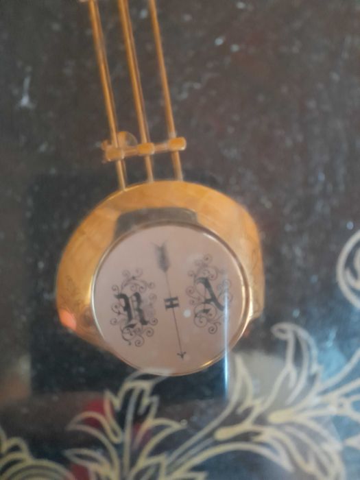 Relógio de pêndulo antigo