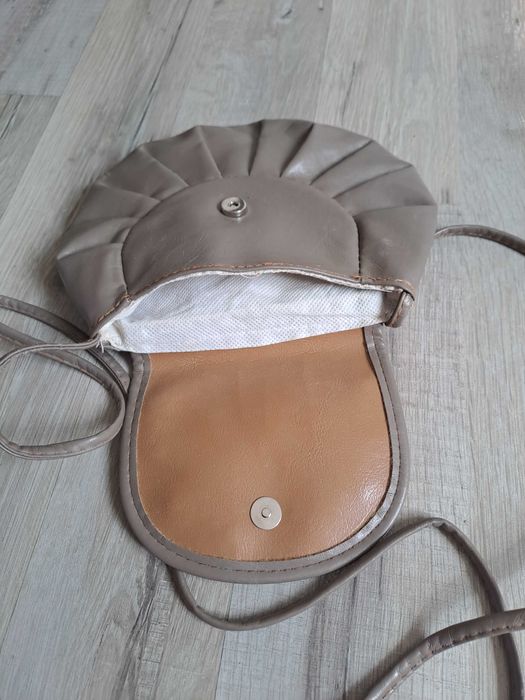 Mała torebka na pasku