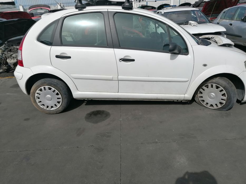 Citroën C3 /1.4 HDI de 2009 CAIXAS VARIAS todas as peças desta viatura