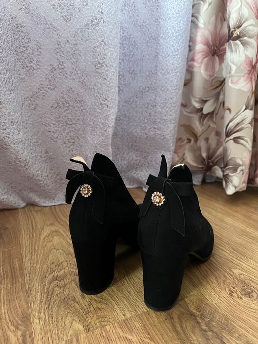 Продаються туфлі