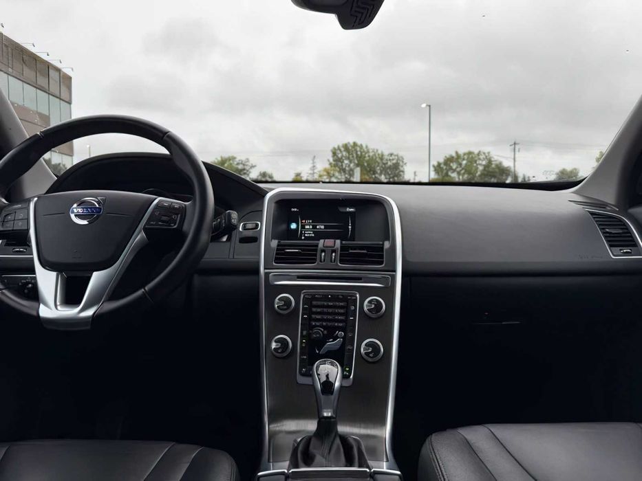 Volvo XC60      2016
